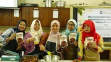 Dosen Pendidikan Tata Boga UNY Berdayakan Warga Wedomartani Melalui Inovasi Pengemasan dan Strategi Penetapan Harga Produk Keripik Pisang