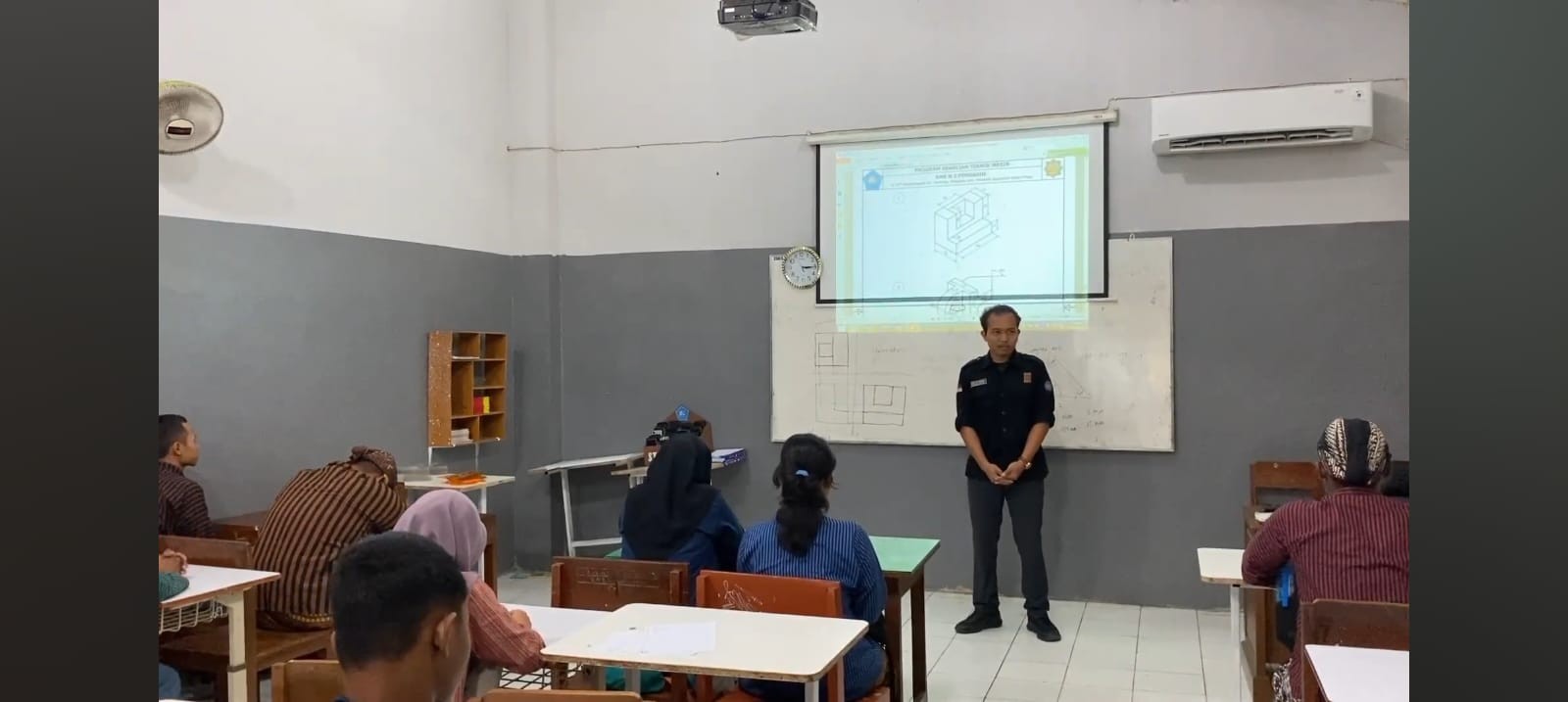 Tingkatkan Ketelitian dan Pemahaman Spasial Siswa Melalui Praktik Gambar Teknik di  SMKN 2 Pengasih