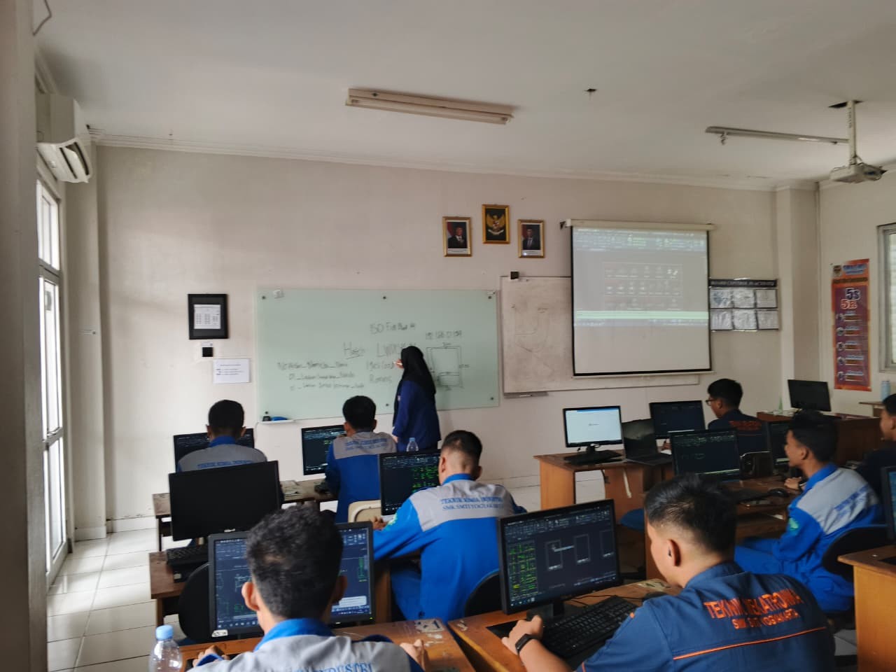 : pendampingan siswa kelas XII dalam persiapan PKL.