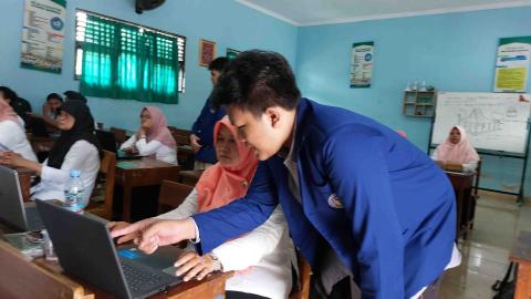 Pelatihan Pemanfaatan AI untuk Pengembangan Bahan Ajar