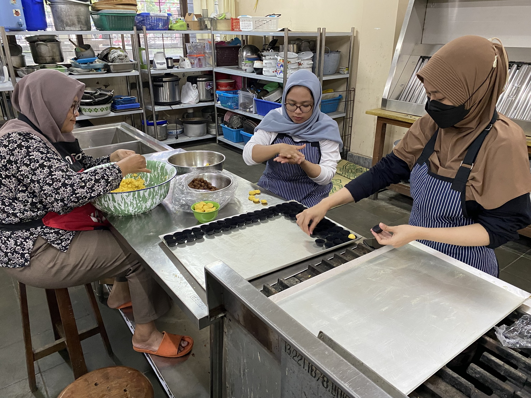 Mahasiswa Teknik Boga UNY Produktif Olah Aneka Cookies