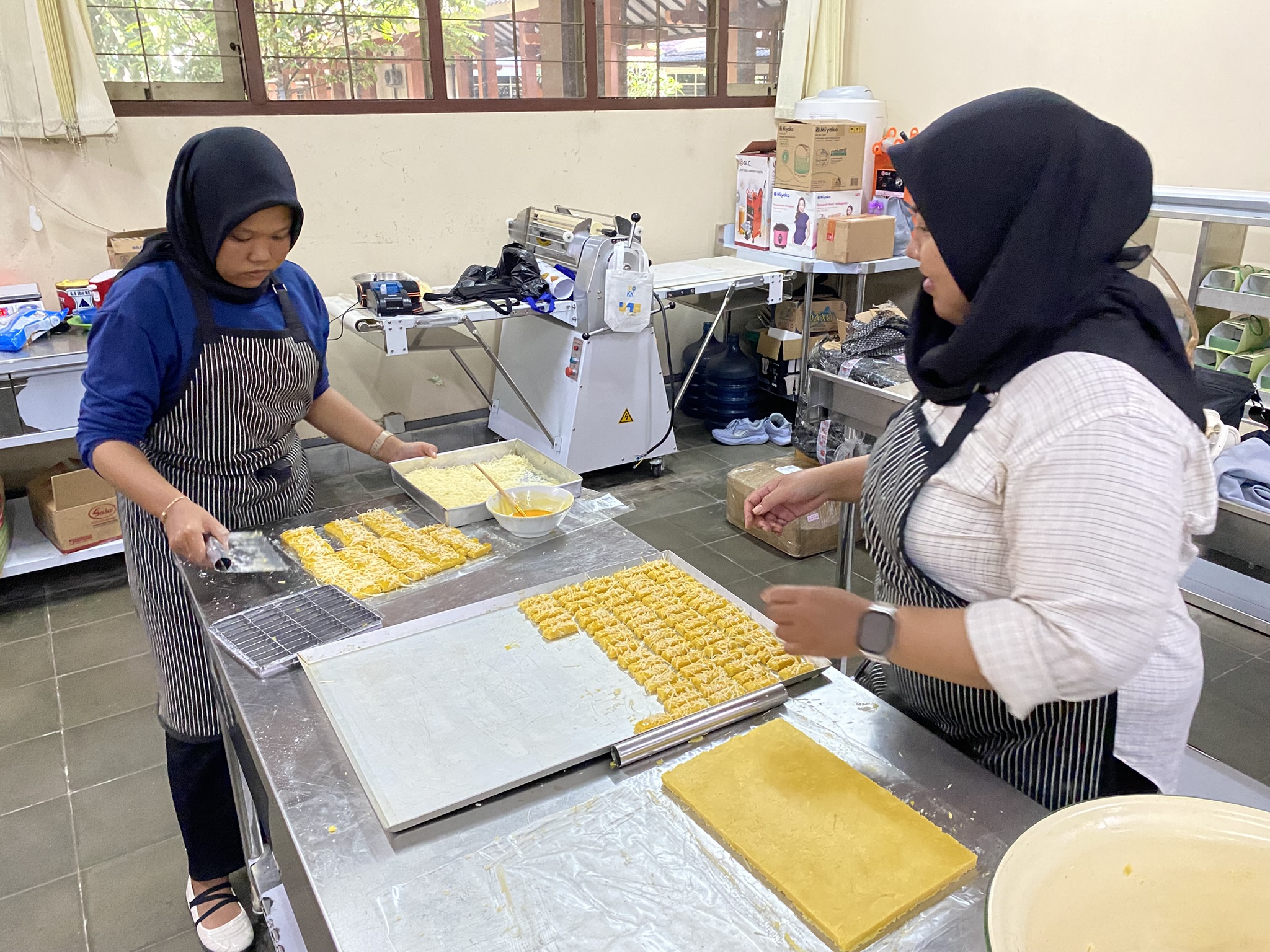 Mahasiswa Teknik Boga UNY Produktif Olah Aneka Cookies