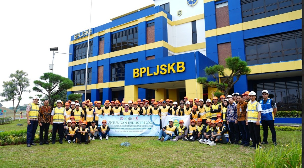 Mahasiswa Pendidikan Teknik Otomotif FT UNY Lakukan Kunjungan Industri ke Semarang-Jakarta