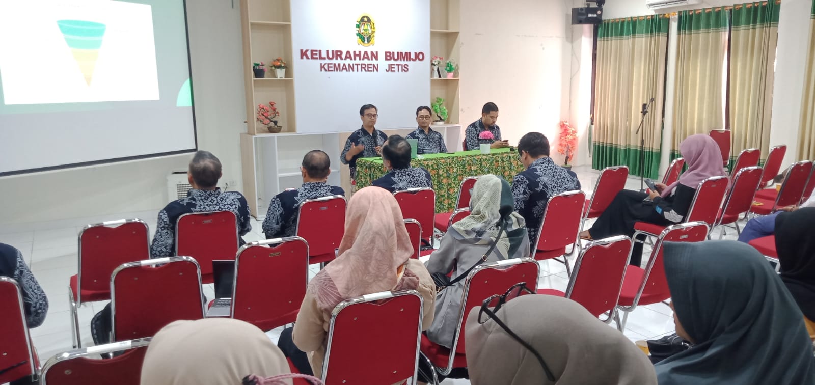 Tim Pengabdian UNY Dukung Transformasi Digital UMKM di Kampung Emas Bumijo