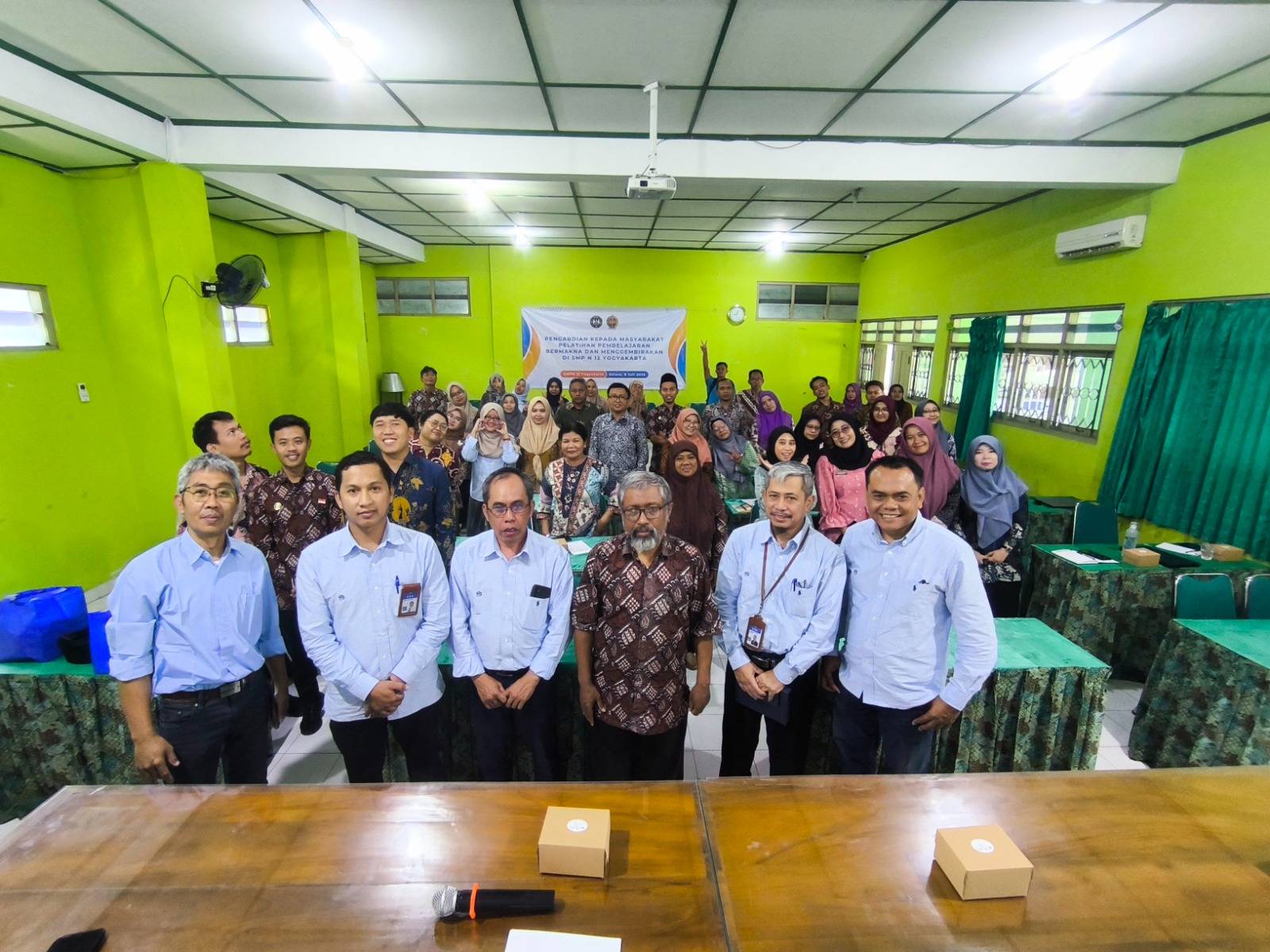PkM UNY Dampingi Guru SMPN 12 Yogyakarta Melalui Pelatihan Pembelajaran Mendalam