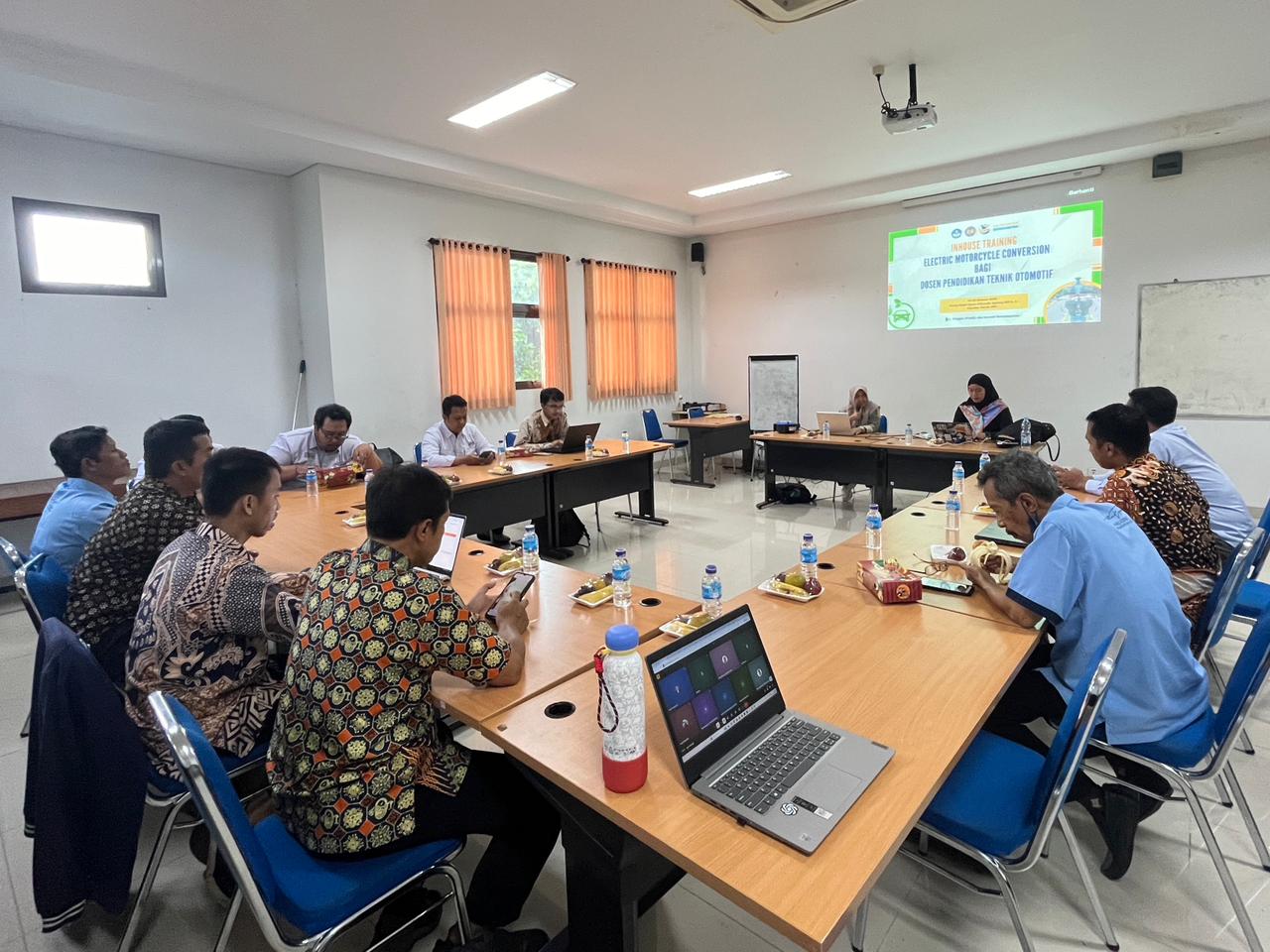 Departemen Pendidikan Teknik Otomotif (PTO) Selenggarakan In House Training Konversi Kendaraan Listrik