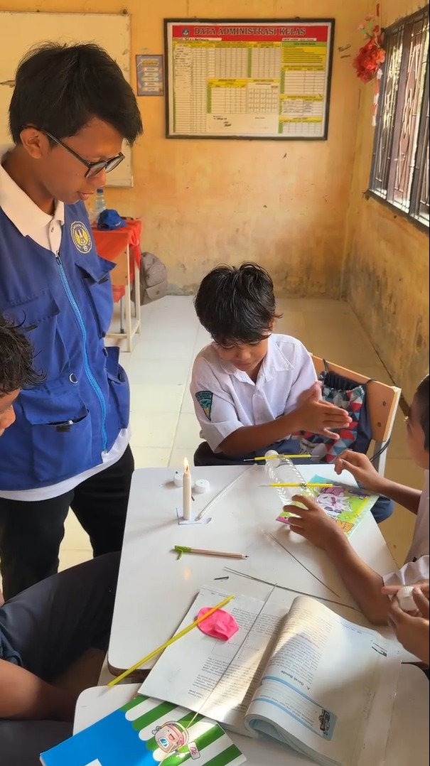 Mahasiswa Pendidikan Teknik Elektro Hadirkan Edukasi Energi Terbarukan dan Dukungan Psikologis bagi Siswa Terdampak Banjir di SMPN 5 Bendahara Aceh Tamiang