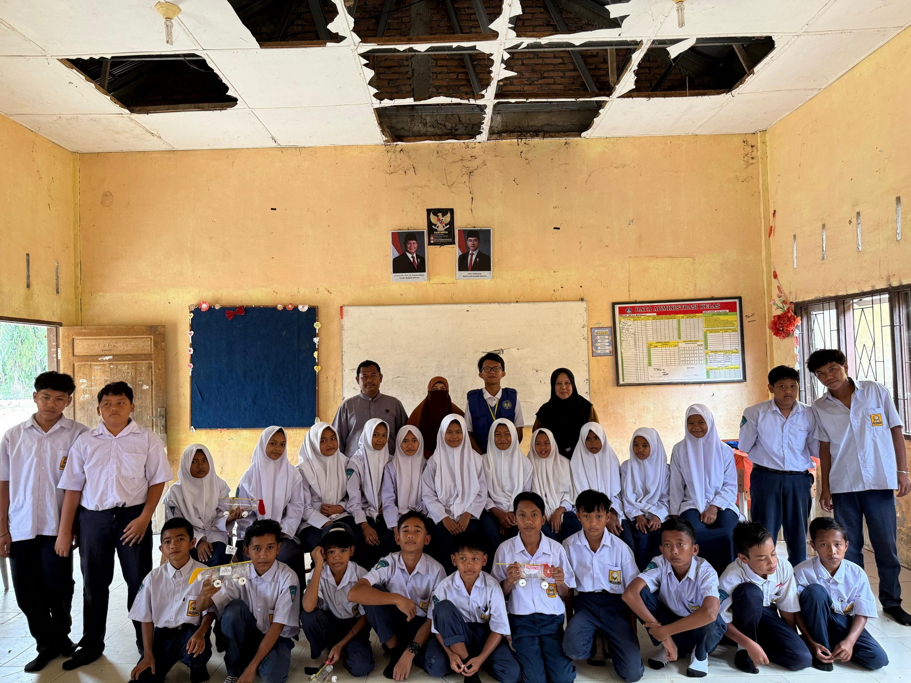 Mahasiswa Pendidikan Teknik Elektro Hadirkan Edukasi Energi Terbarukan dan Dukungan Psikologis bagi Siswa Terdampak Banjir di SMPN 5 Bendahara Aceh Tamiang