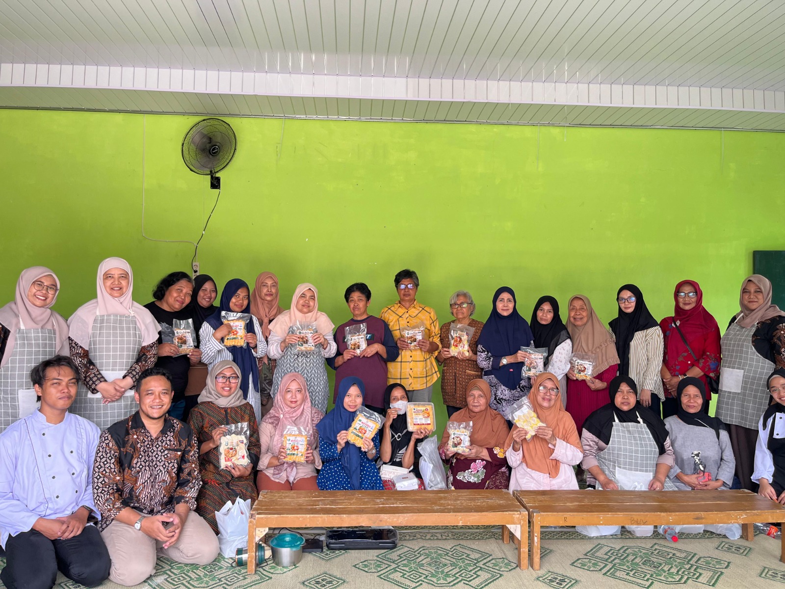 Tim Dosen Teknik Boga UNY Gelar Pelatihan Olahan Frozen Food di Bumijo Kulon