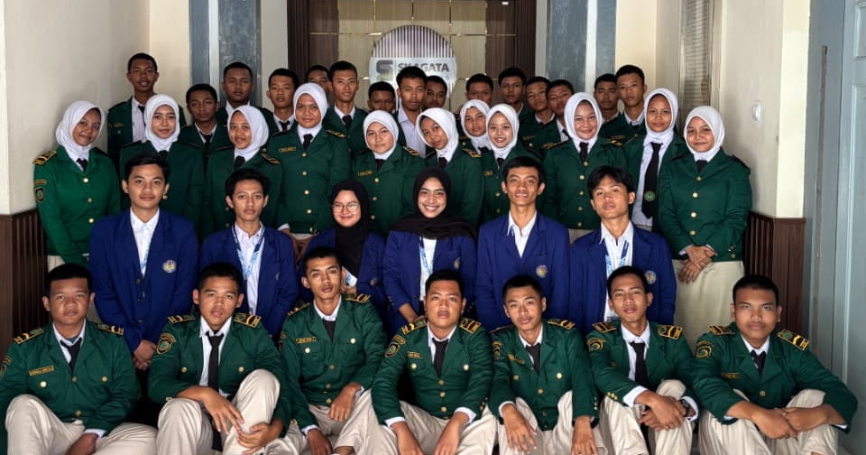 Mahasiswa UNY Melaksanakan Edukasi Keselamatan dan Kesehatan Kerja (K3) pada Peserta Didik Kelas X Teknik Elektronika Industri SMK Negeri 3 Yogyakarta