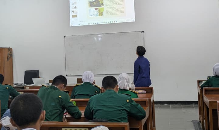 Mahasiswa UNY Melaksanakan Edukasi Keselamatan dan Kesehatan Kerja (K3) pada Peserta Didik Kelas X Teknik Elektronika Industri SMK Negeri 3 Yogyakarta
