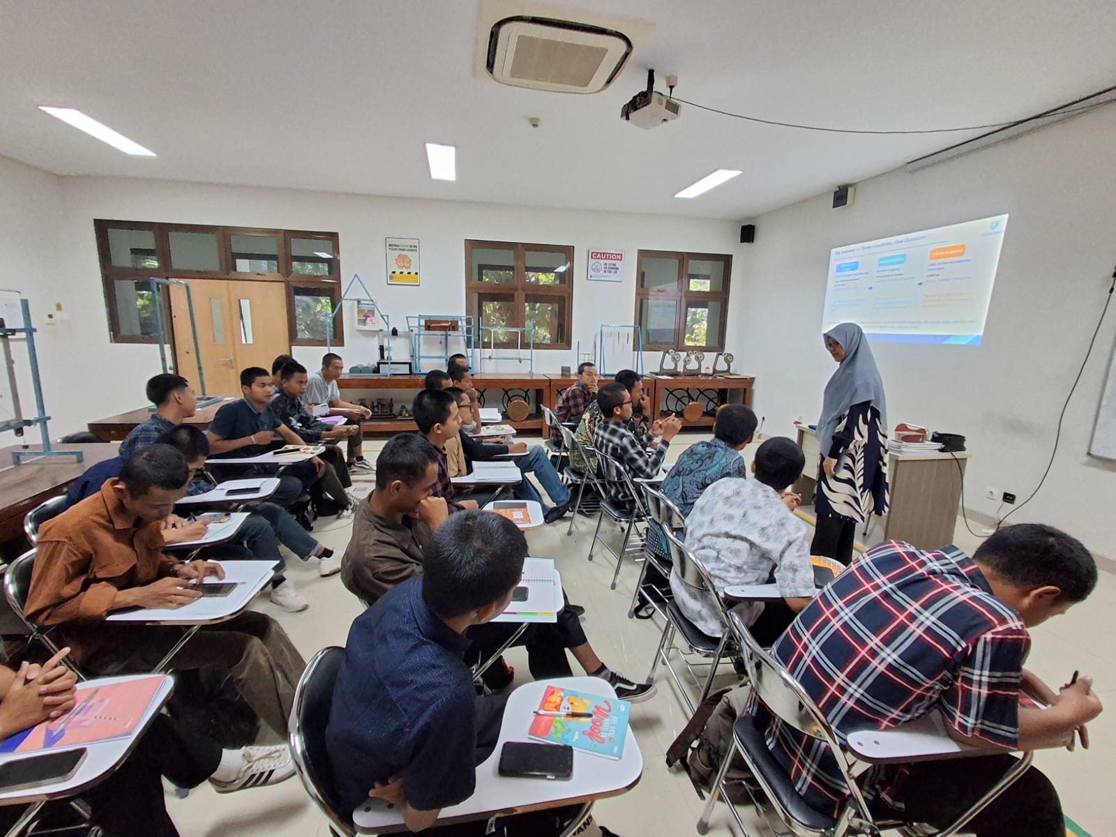 FT UNY Hadirkan Tujuh Visiting Lecturer dari Dua Perguruan Tinggi Malaysia