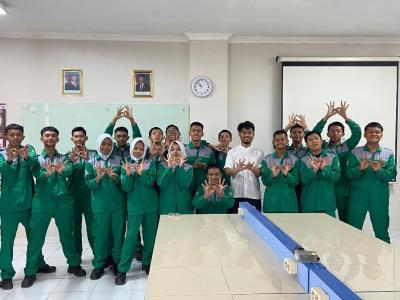 Mahasiswa FT UNY Asah Kompetensi Mengajar PLC di SMK SMTI Yogyakarta