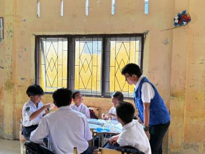 Mahasiswa Pendidikan Teknik Elektro Hadirkan Edukasi Energi Terbarukan dan Dukungan Psikologis bagi Siswa Terdampak Banjir di SMPN 5 Bendahara Aceh Tamiang