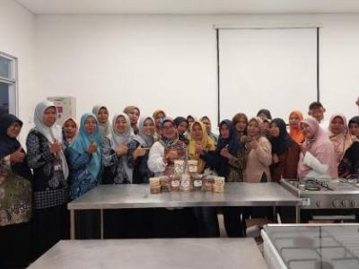 PENGEMBANGAN KETERAMPILAN PEMBUATAN KUE KERING UNTUK MENINGKATAN PENDAPATAN UMKM DI KAMPUNG EMAS SERUT PENGASIH KULON PROGO