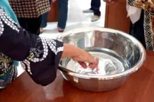Dorong UMKM Naik Kelas, Tim PkM UNY Latih Pelaku Usaha Telang Sendangsari Gunakan Teknologi Kemasan Nitrogen